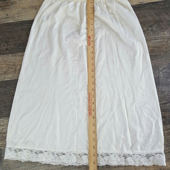 Vintage Deera cream half slip women cream nylon lace size M - Picture 2 of 5